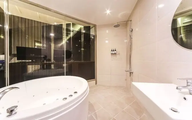 Oda (Deluxe (Netflix viewing 2 PCs + spa/w)