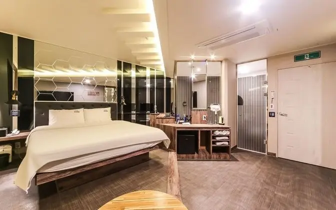 Oda (Deluxe (Netflix viewing 2 PCs + spa/w)