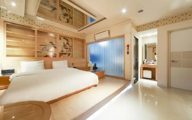 Oda (Premium Gaming Room (High-end 2PC-Ryz)