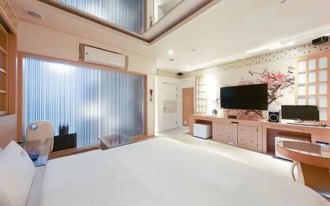 Oda (Premium Gaming Room (High-end 2PC-Ryz)