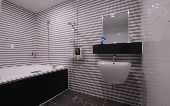 Oda (Standard Twin (Ocean View Bathtub Que)