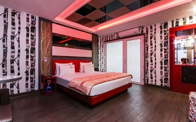 Oda (Regular (regular Netflix viewing whir)