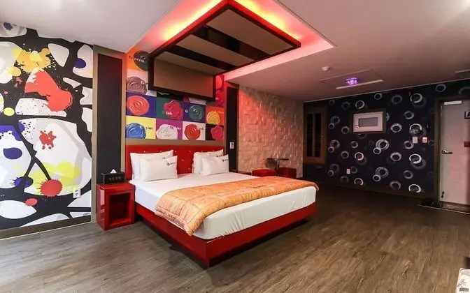 Oda (Special (Special Netflix City Hall Wh)