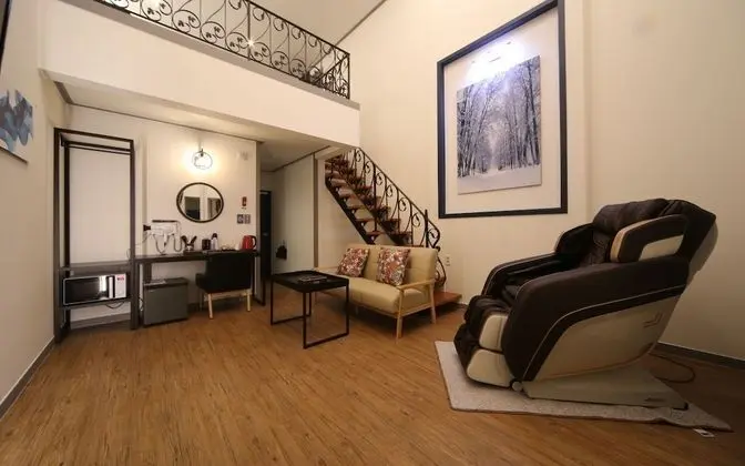 Oda (Family Room (Three Beds) (Free Netfli)