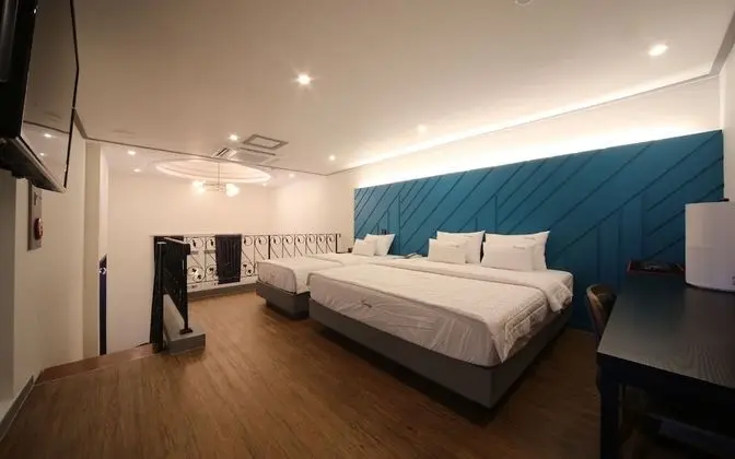 Oda (Family Room (Three Beds) (Free Netfli)