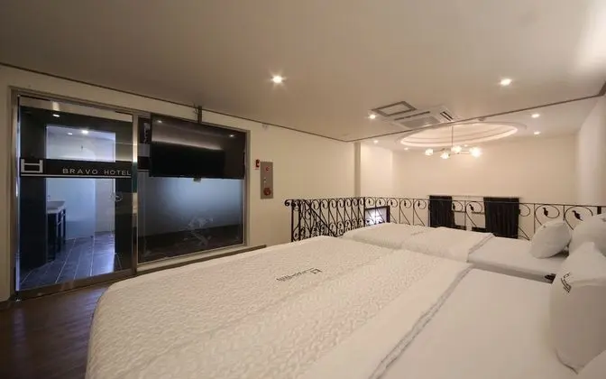 Oda (Family Room (Three Beds) (Free Netfli)