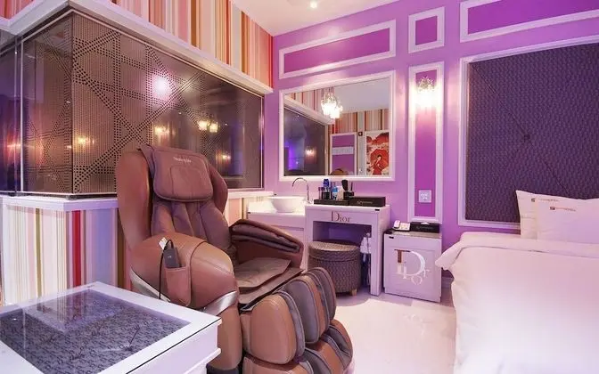 Oda (Luxury goods (Massage chairs Netflix )