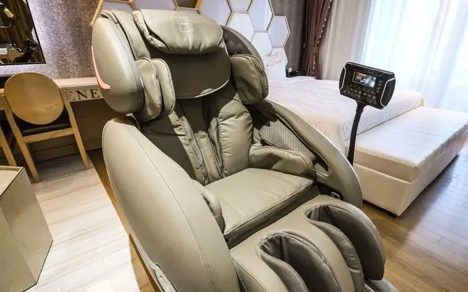 Oda (Luxury VIP (Massage chair Netflix & D)