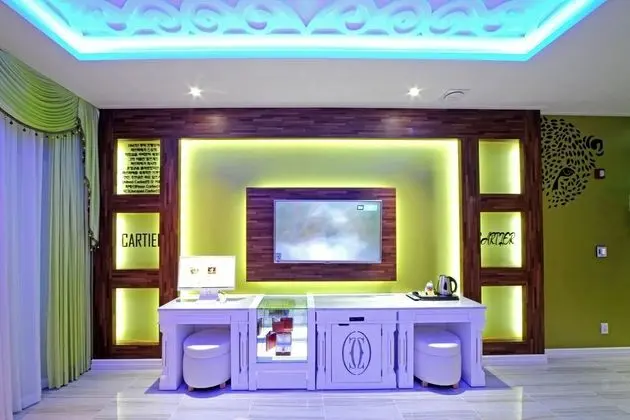 Oda (Luxury VIP (Massage chair Netflix & D)