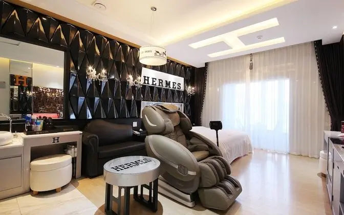 Oda (Luxury VIP (Massage chair Netflix & D)