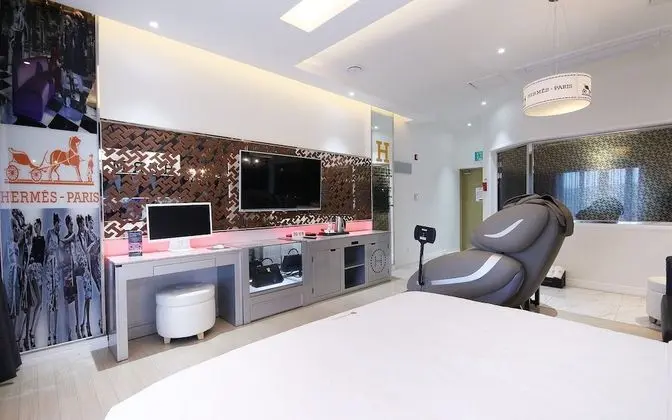 Oda (Luxury VIP (Massage chair Netflix & D)