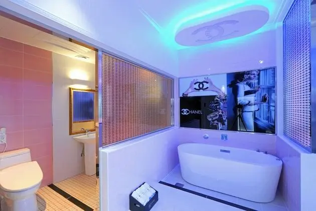 Oda (Luxury VIP (Massage chair Netflix & D)