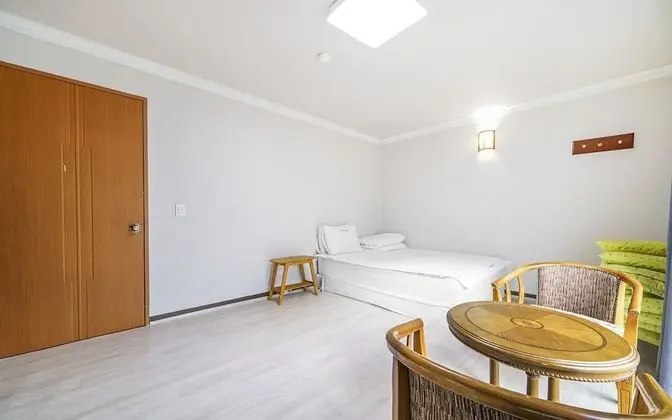 Oda (Family Room - Medium (Room 508))
