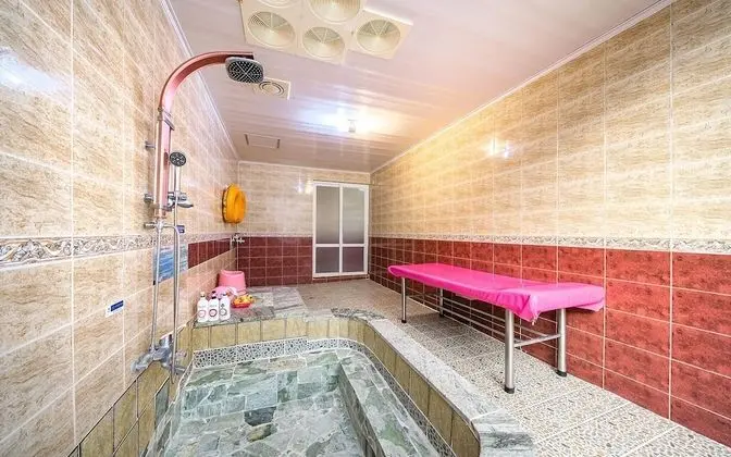 Oda (Large Family Room - Large Bath (No 50)