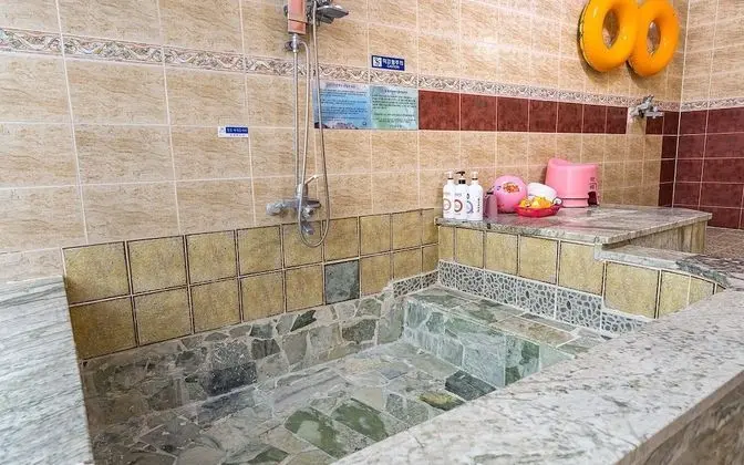 Oda (Large Family Room - Large Bath (No 50)