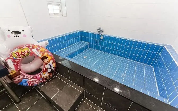 Oda (Family Pool Room 302 (Ondol))