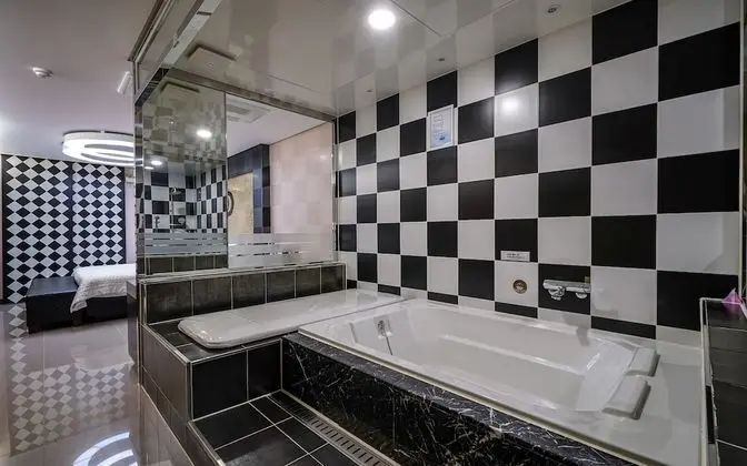 Oda (Luxury (oil bed whirlpool bathtub))
