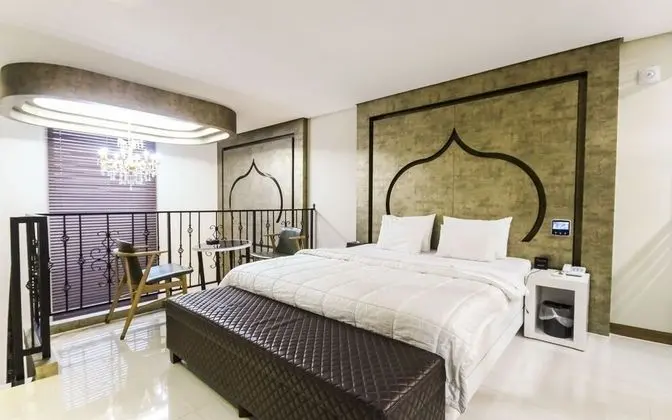 Oda (VIP B (duplex room 203 room 205 whirl)