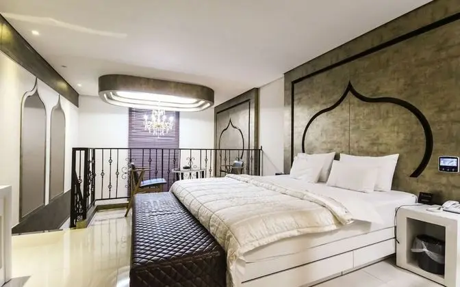 Oda (VIP B (duplex room 203 room 205 whirl)