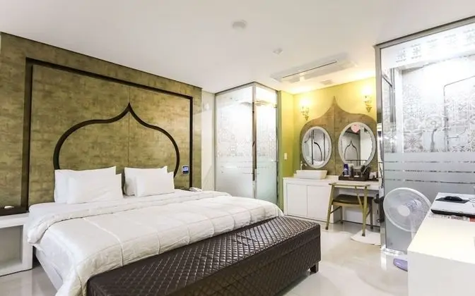 Oda (VIP B (duplex room 203 room 205 whirl)