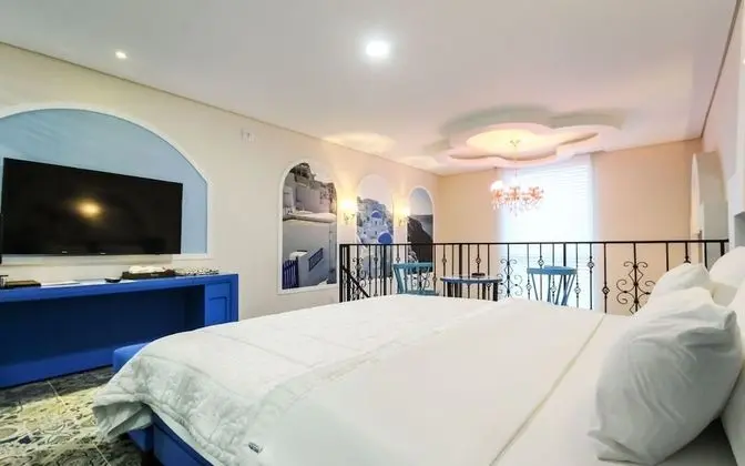 Oda (VIP B (duplex room 203 room 205 whirl)