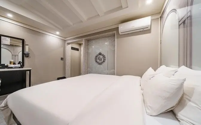 Oda (Deluxe (a massager bathtub and non-sm)