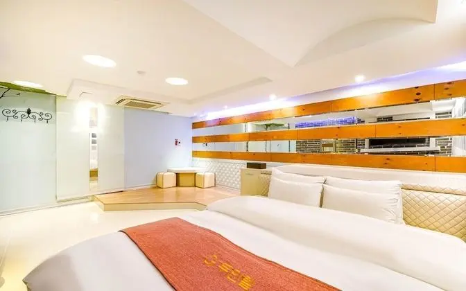 Oda (Special room (Equestrian bed installe)