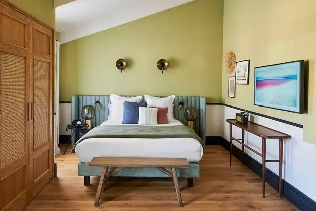 Classic Tek Büyük Yataklı Oda