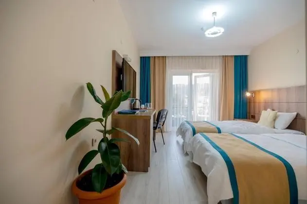 Twin, Dağ Manzaralı