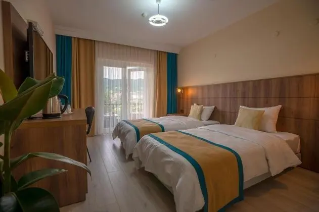 Twin, Dağ Manzaralı