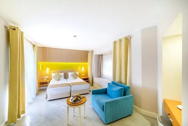 https://images.etstur.com/files/images/hotelImages/TR/51882/l/Ulusoy-Kemer-Holiday-Club-Oda-351201.jpg