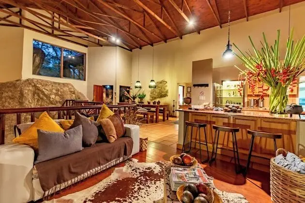 Entire Lodge Ulwazi