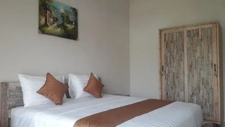2 Bedrooms Villa