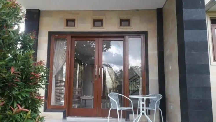 2 Bedrooms Villa