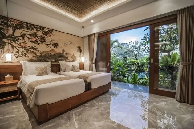 Deluxe Room Pool Access