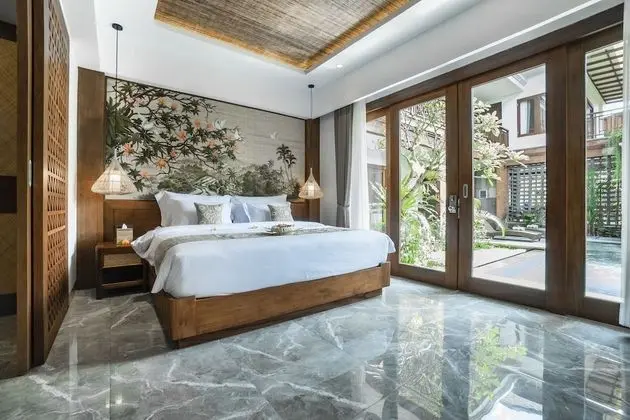 Deluxe Room Pool Access