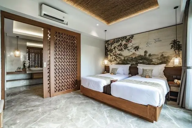 Deluxe Room Pool Access