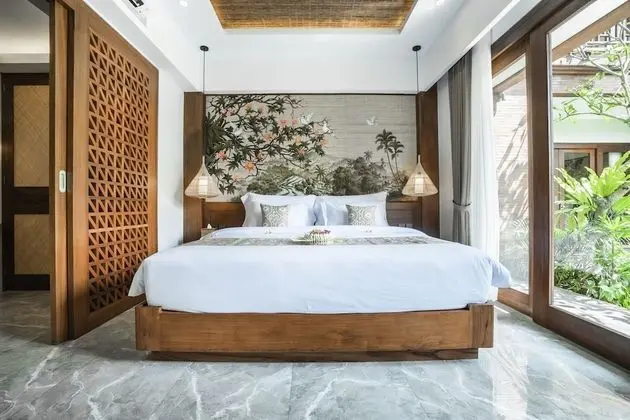 Deluxe Room Pool Access