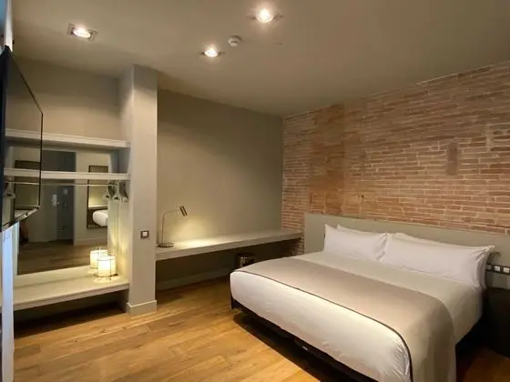 Tek Büyük Yataklı Oda (Pau Claris)