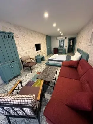 https://images.odamax.com/img/1024x768/odamax/image/upload/Villa_Umay_202605181819183_Junior_Suite.jpeg