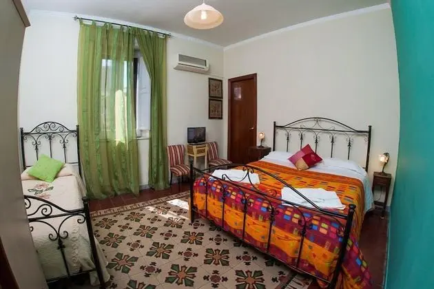 Üç Kişilik Oda