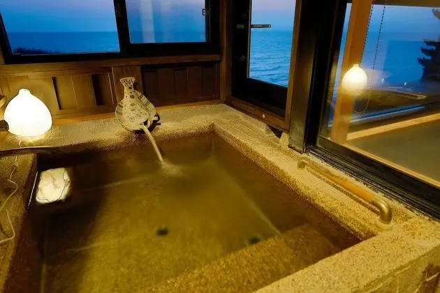 Traditional Oda (Oceanfront View Bath)