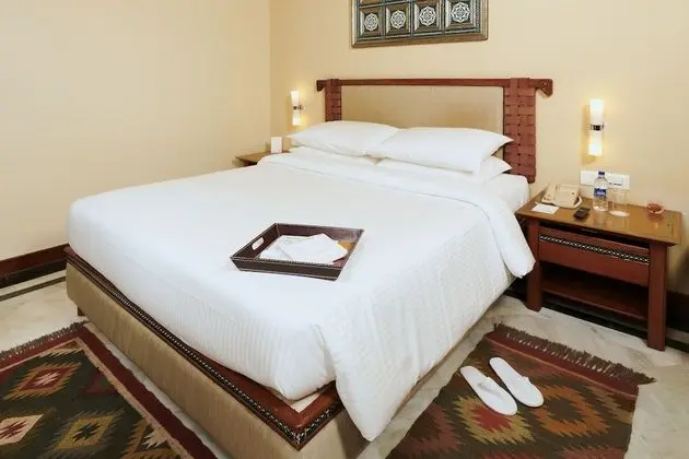 Royal Courtyard King Bed