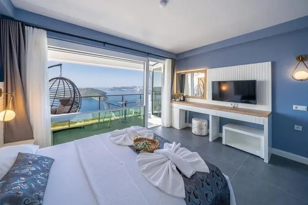 Melisa, Deniz ve Havuz Manzaralı, Balkonlu