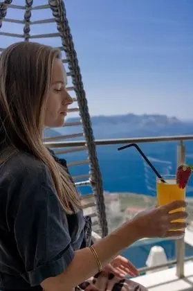 Melisa, Deniz ve Havuz Manzaralı, Balkonlu