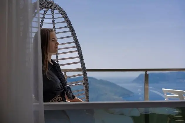 Melisa, Deniz ve Havuz Manzaralı, Balkonlu