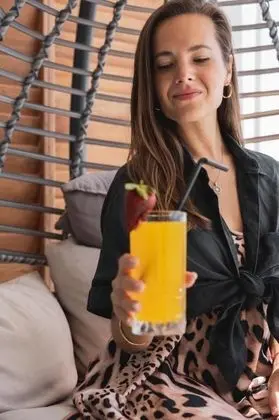 Melisa, Deniz ve Havuz Manzaralı, Balkonlu