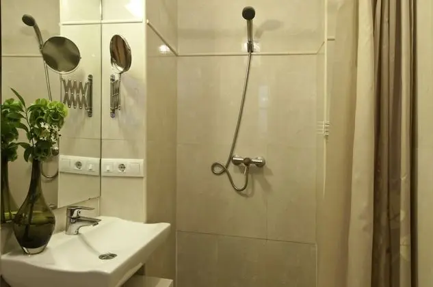 Tek Büyük Yataklı Oda (Interior)