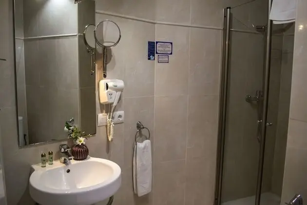 Tek Büyük Yataklı Oda (Interior)