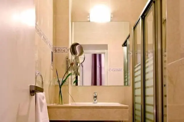 Standard Tek Büyük Yataklı Oda (with Extra Bed)